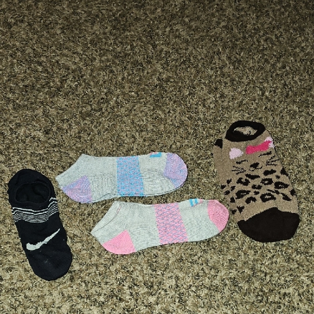 Kids LOT Of 4 Pairs Of Socks!! 2 New 2 Gently Used